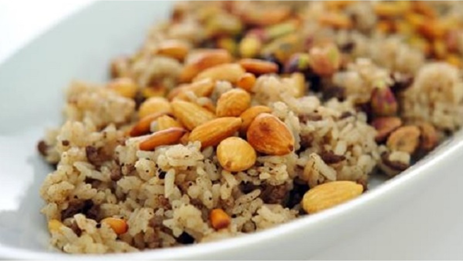 الأرز بخلطة المكسرات والزبيب المصرية