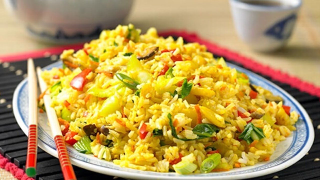 طريقة تقديم الأرز بالكاري والخضروات