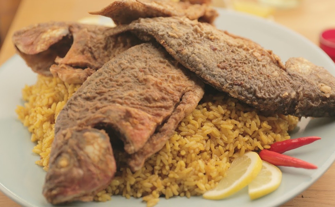 الأرز بالسمك المصري المقلي للعزومات