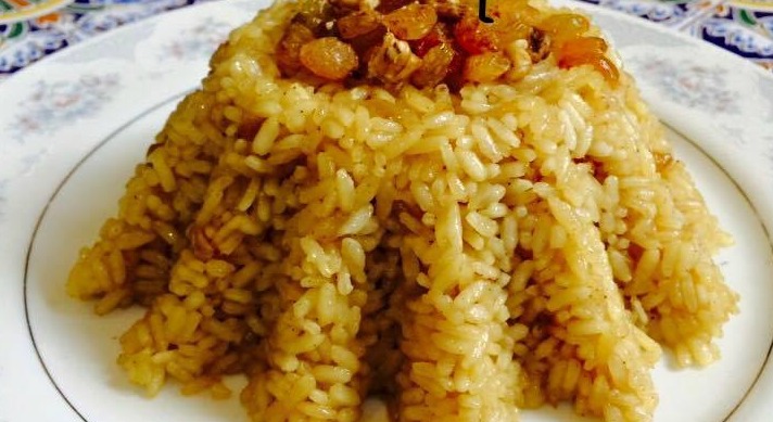 الأرز بخلطة المكسرات والزبيب المصرية بأسهل طريقة