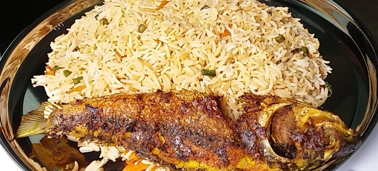 طريقة تحضير الأرز مع السمك المتبل المقلي