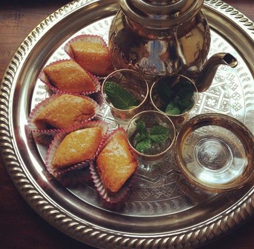 المقروط الجزائريّ مع الشاي بالنعناع