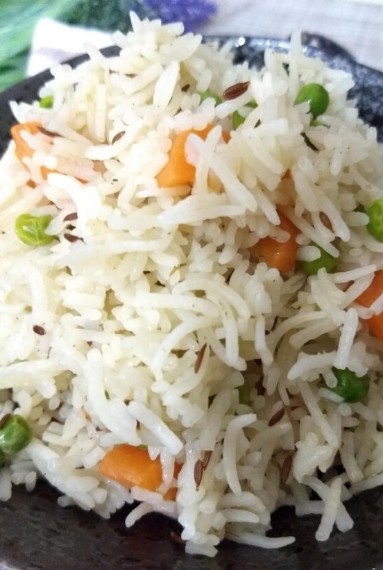 الأرز مع الجزر والبازلاء بخطوات سهلة وسريعة