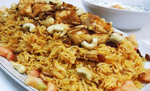 الأرز المغربي بالدجاج والحمص لشهر رمضان 