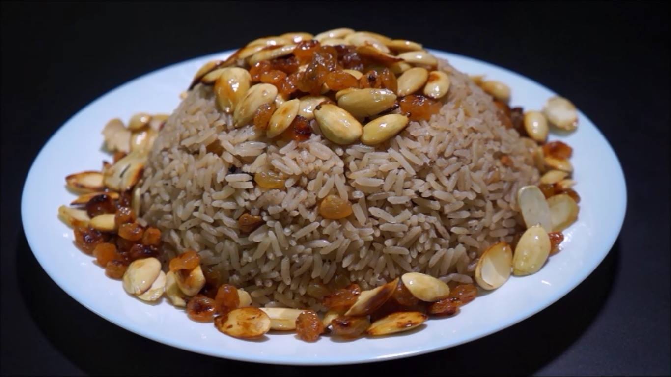 طبق الأرز الفاخر المميز مع المكسرات 