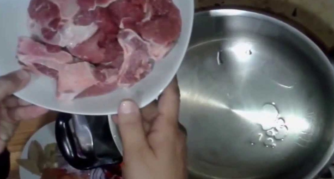 طريقة سلق اللحم الجملي