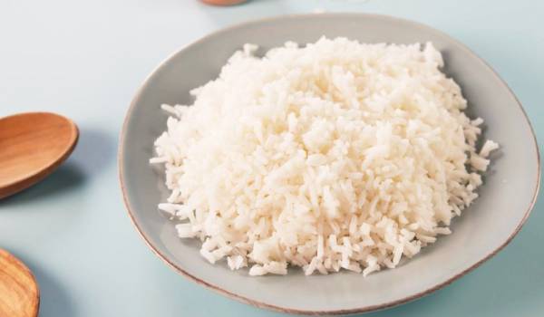 طبق الأرز الأبيض الصحي 