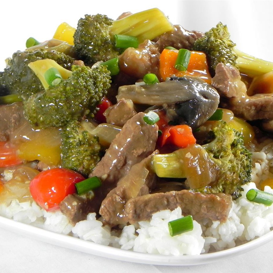 صينية اللحم بالخضروات مع الأرز 