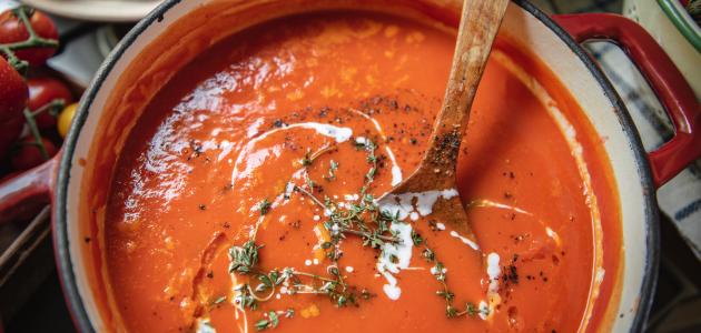 الطريقة الصحيحة لتحضير صلصة الطَّماطم للأرزِ الأزعرِ بالدَّجاج