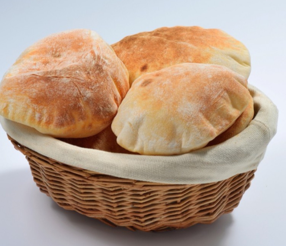 خبز عربي طازج