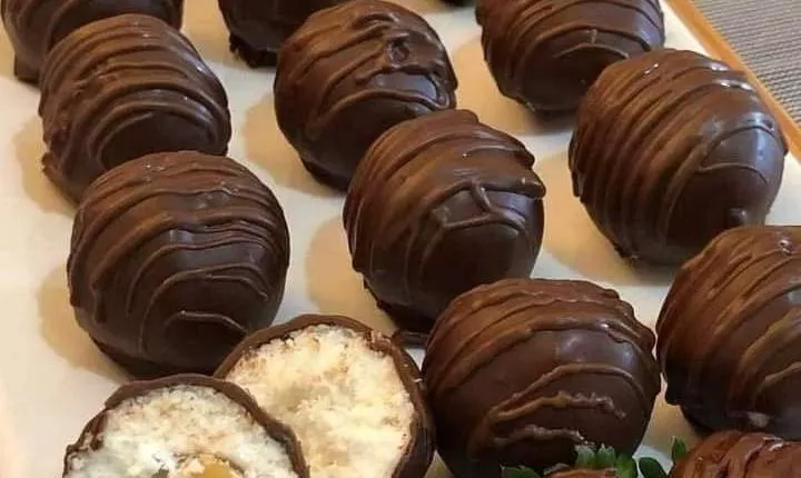 كرات جوز الهند المغطاة بالشوكولاتة 