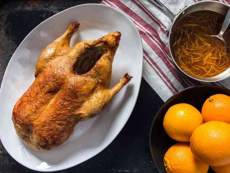 المكونات اللازمة لتحضير البط بصوص البرتقال والعسل الفرنسي 