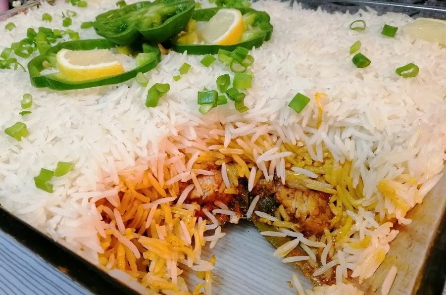 الأرز المطهو بالفرن مع الدجاج للعزومات 