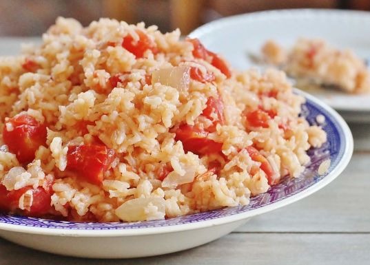 أرز بالبصل والطماطم