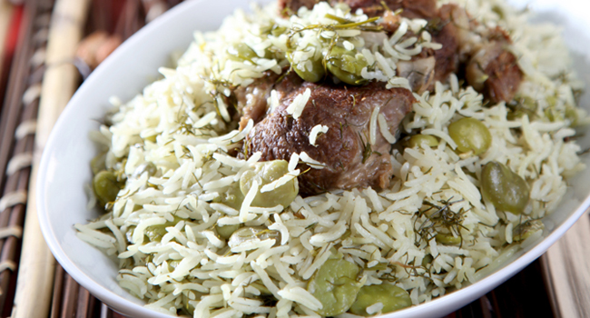 أرز بالفول الأخضر واللحم اللذيذ