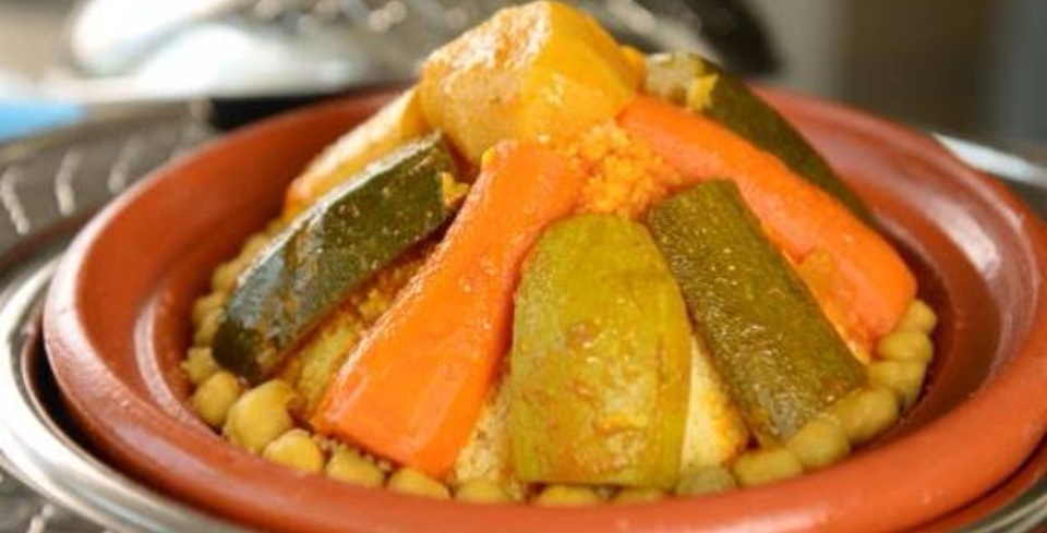 الكسكس التونسي مع الخضروات والجبنة